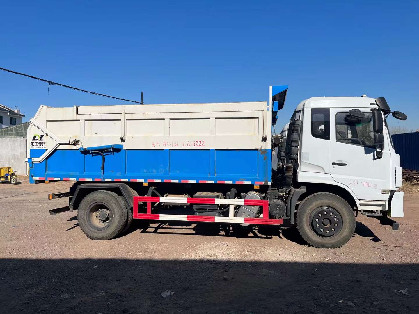厢式污泥自卸车 图3